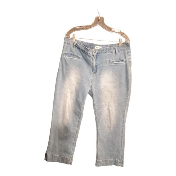Luvmia Plus Sized Light Wash Cotton Blend Stretch Capri Jeans Women's 2XL VGC - Picture 1 of 8